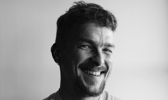 Moderately Happy is More Attrative